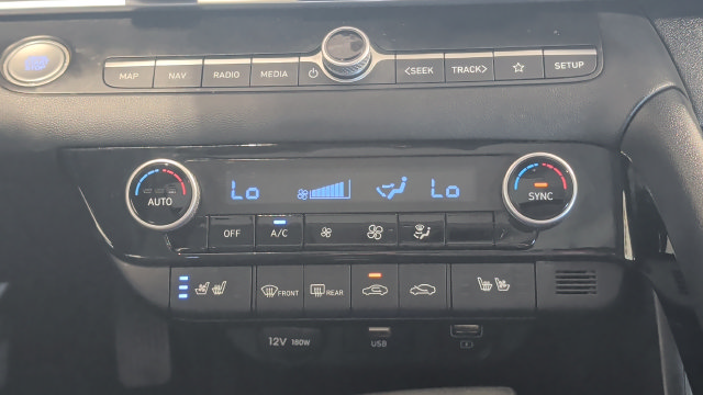 Used 2022 Hyundai Elantra Limited FWD image 18