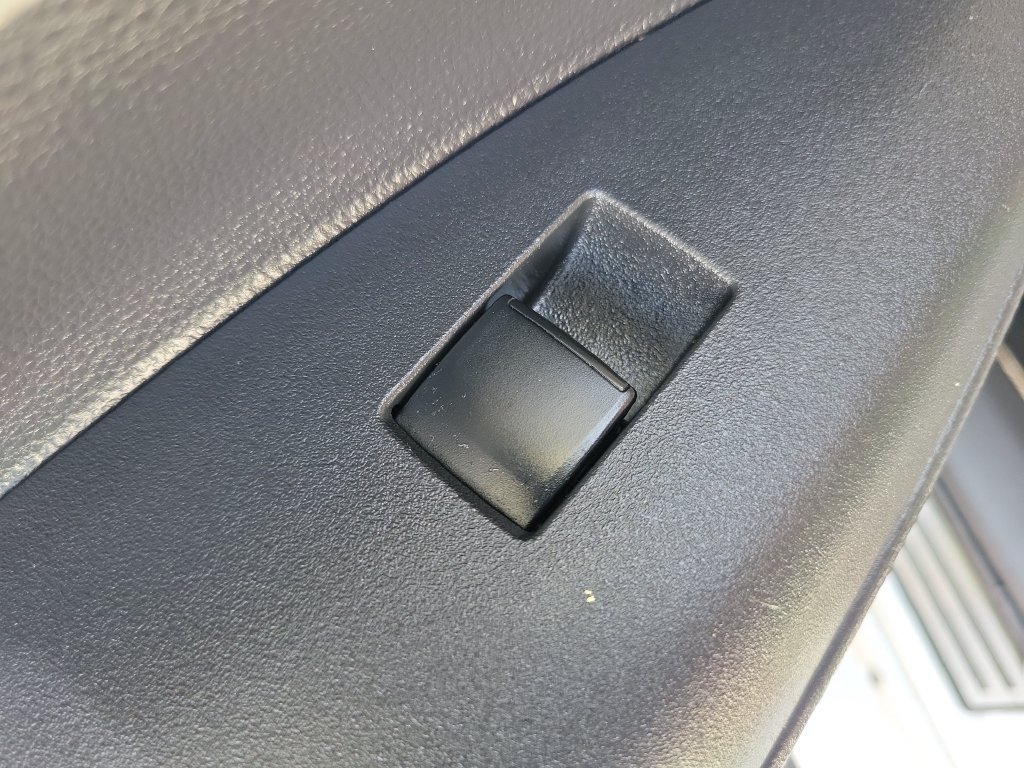 Used 2022 Toyota Corolla LE w/ Carpet Mat Package (TMS) FWD image 16