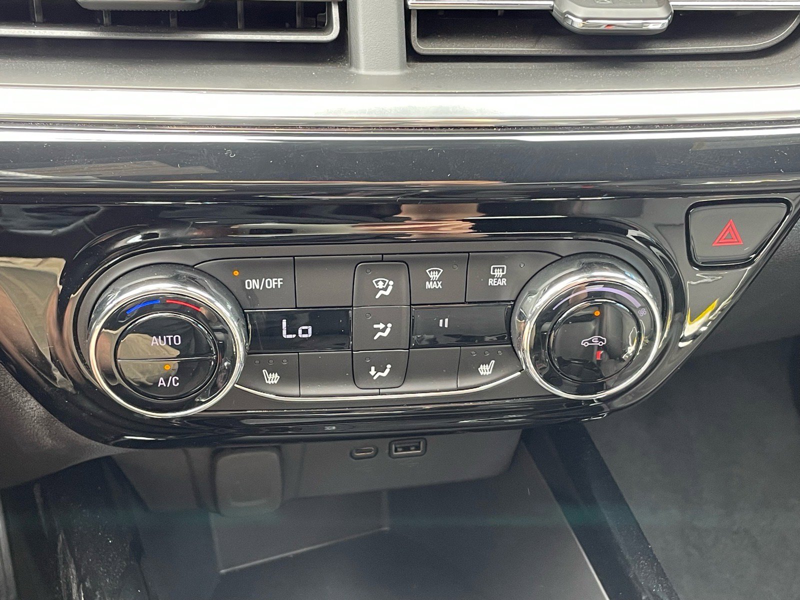 Used 2025 Chevrolet Trax RS w/ Driver Confidence Package image 13