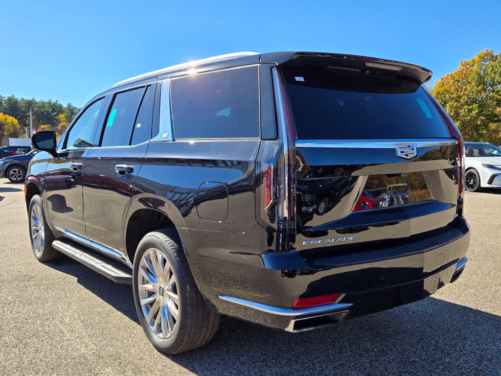 Used 2024 Cadillac Escalade Premium Luxury AWD/4WD image 3