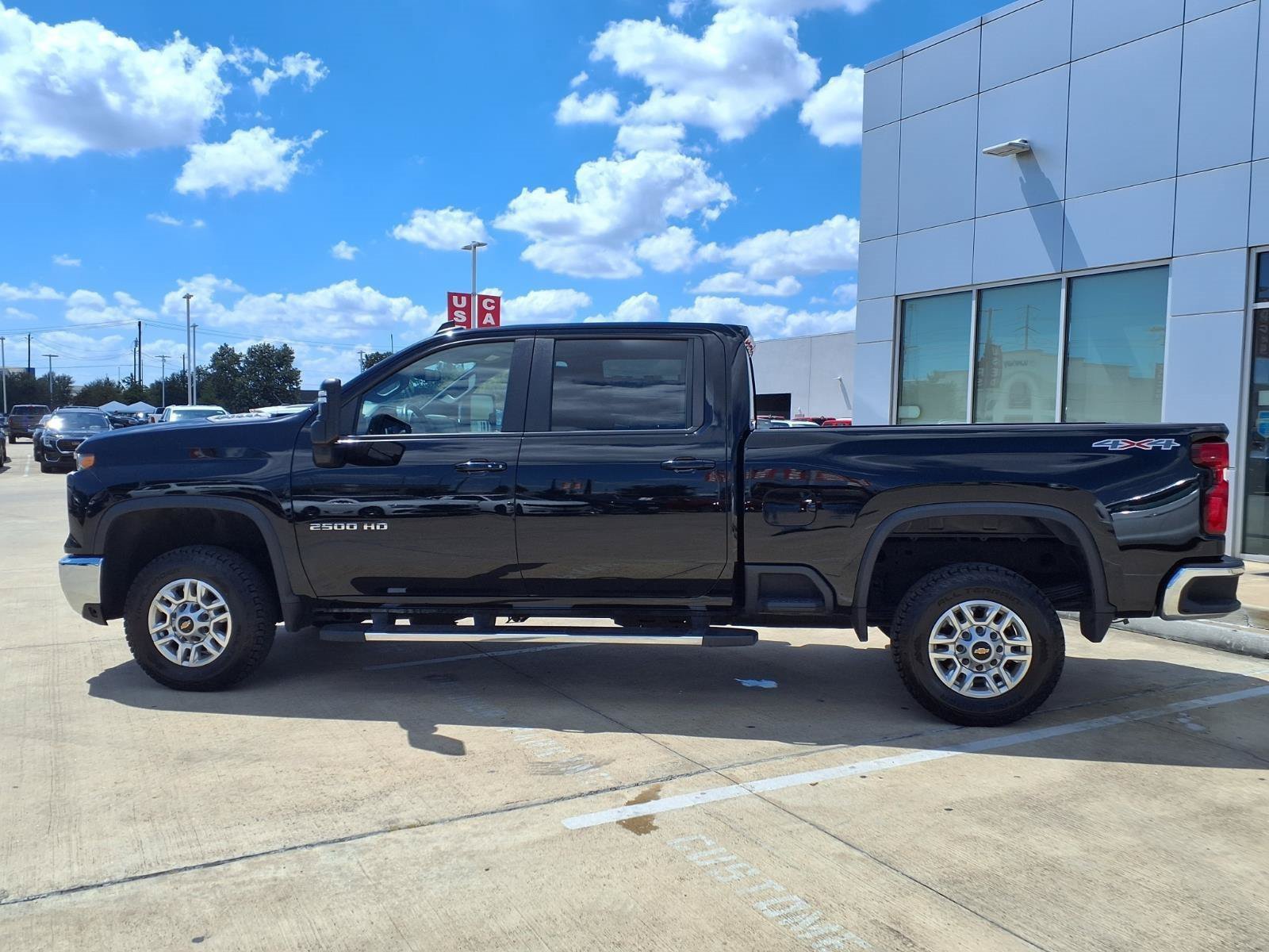 Used 2025 Chevrolet Silverado 2500 LT w/ Convenience Package AWD/4WD image 9