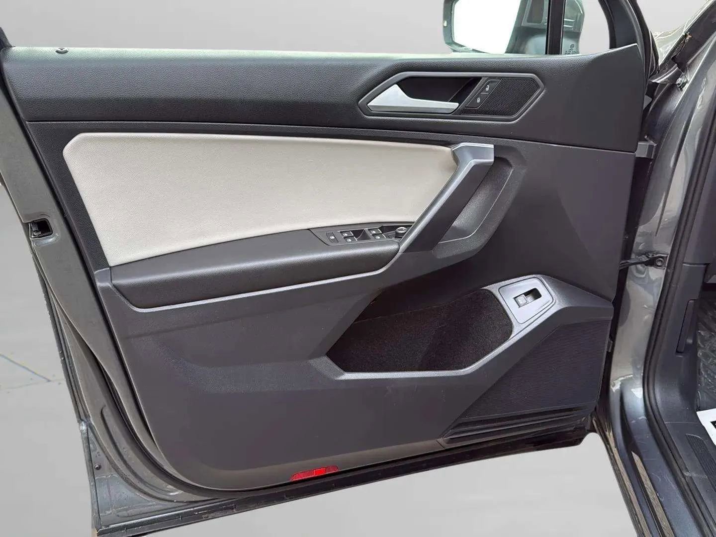 Used 2021 Volkswagen Tiguan SEL image 14