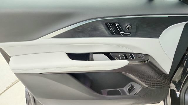 Used 2025 Cadillac Lyriq Luxury AWD/4WD image 51