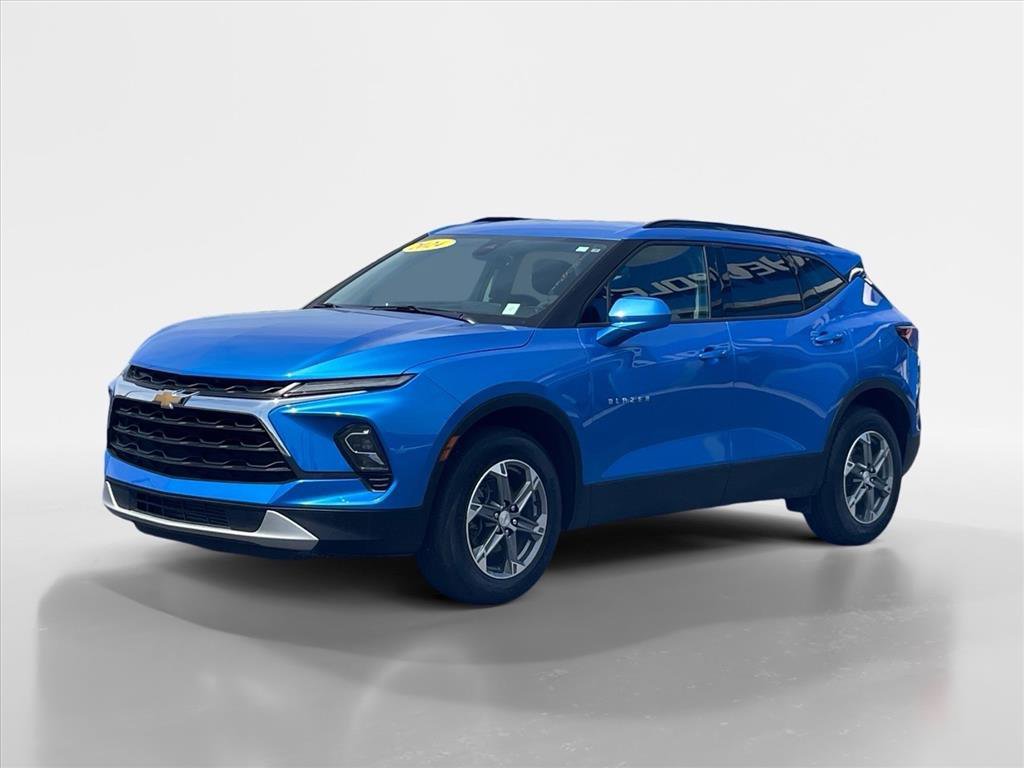 Used 2024 Chevrolet Blazer LT w/ Convenience Package FWD image 3