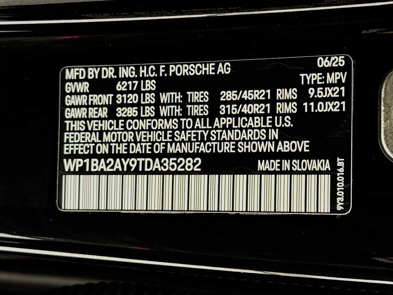 Certified 2026 Porsche Cayenne Coupe AWD/4WD image 32