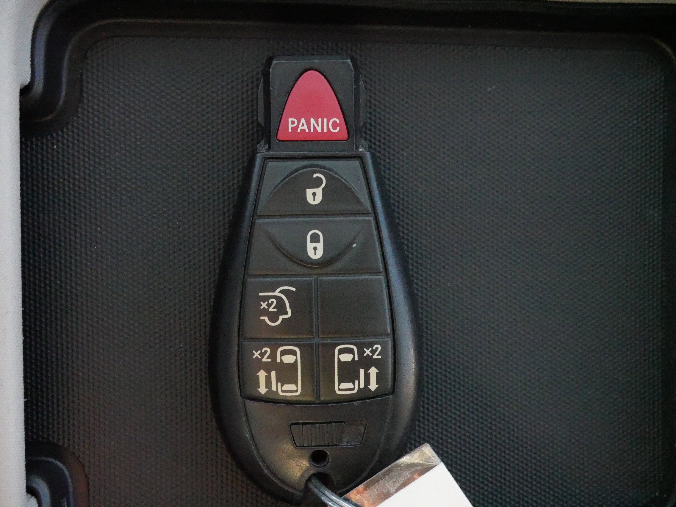 Used 2014 Chrysler Town & Country Touring image 30