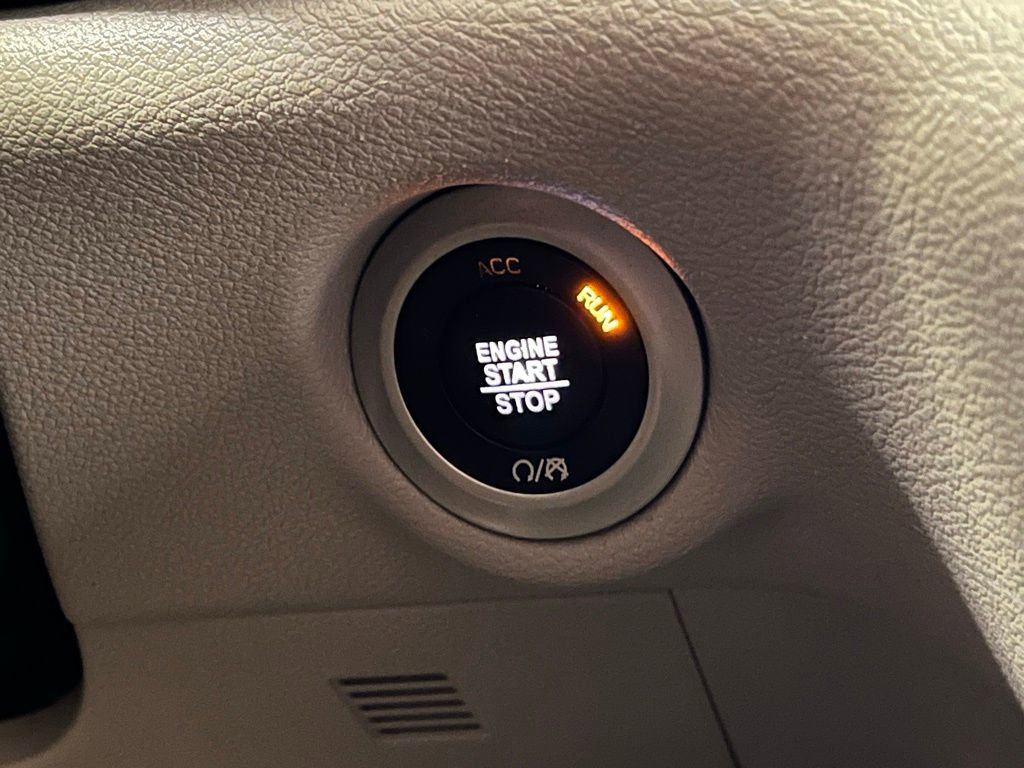 Used 2021 Chrysler Voyager Lxi image 14