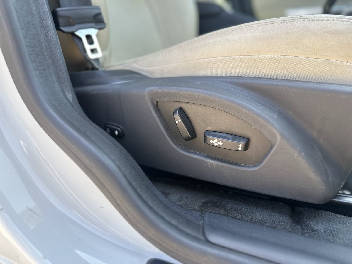 Used 2016 Volvo XC60 T5 Premier w/ Proximity Package FWD image 15