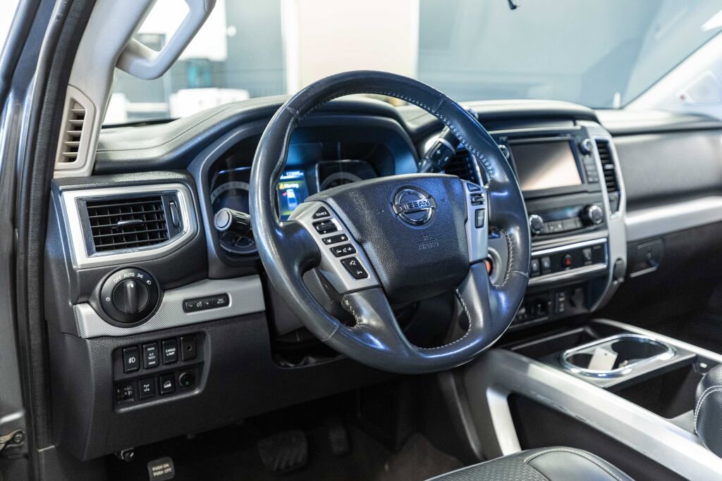Used 2017 Nissan Titan PRO-4X image 10