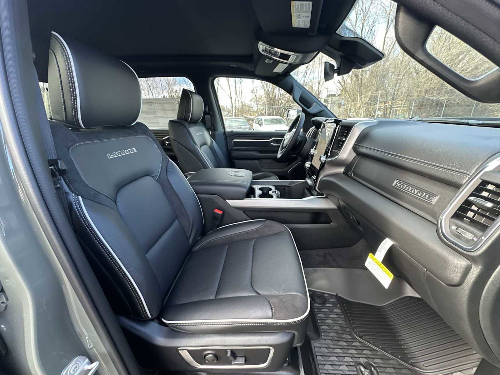 New 2026 RAM 1500 Laramie AWD/4WD image 25