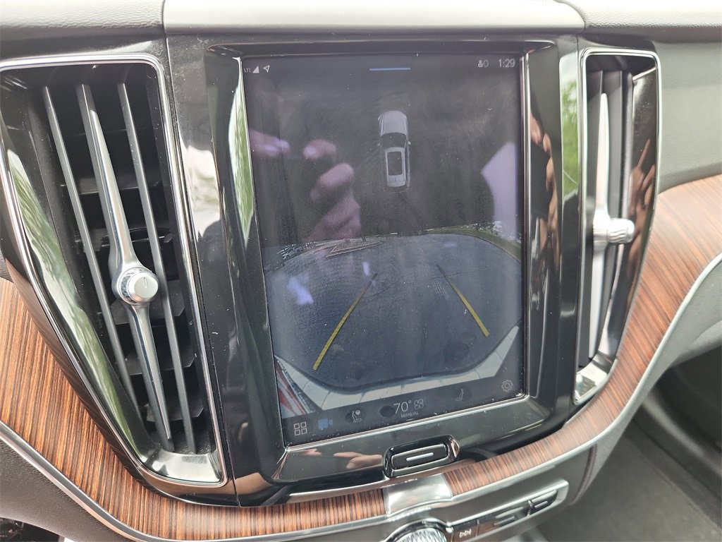Used 2023 Volvo XC60 B5 Plus image 18