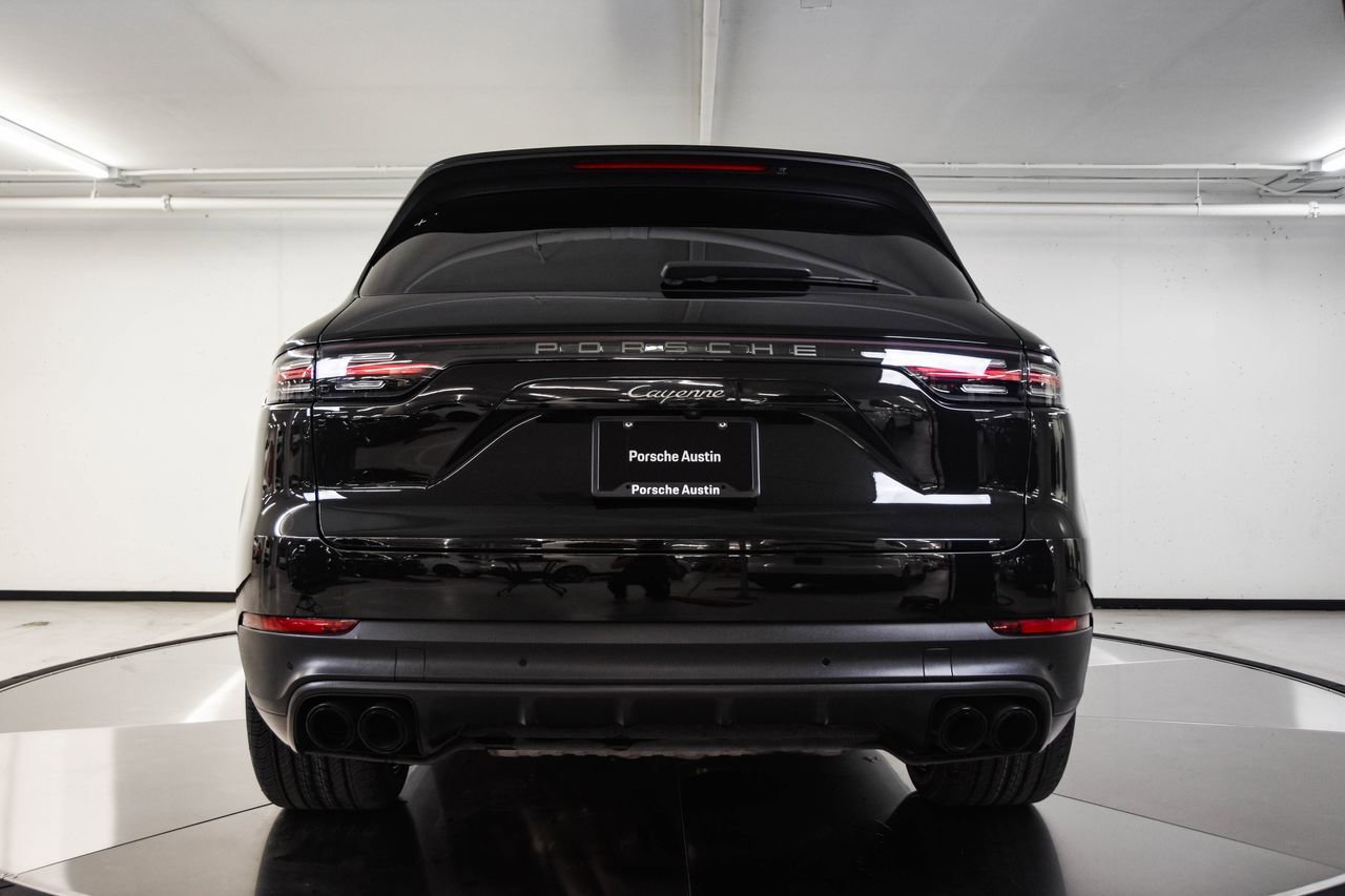 Certified 2023 Porsche Cayenne Platinum Edition image 6