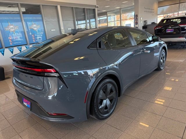 Used 2023 Toyota Prius LE image 3
