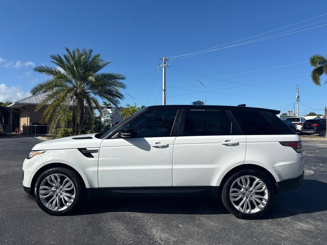 Used 2017 Land Rover Range Rover Sport SE AWD/4WD image 2