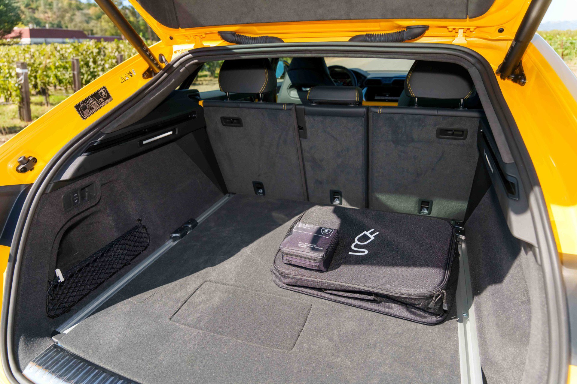 Used 2025 Lamborghini Urus SE image 42