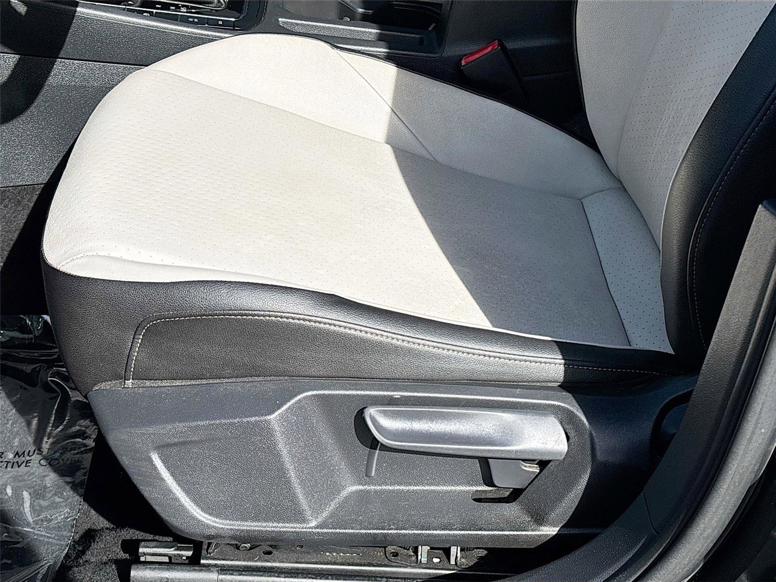 Used 2019 Volkswagen Jetta R-Line w/ R-Line Cold Weather Package image 19