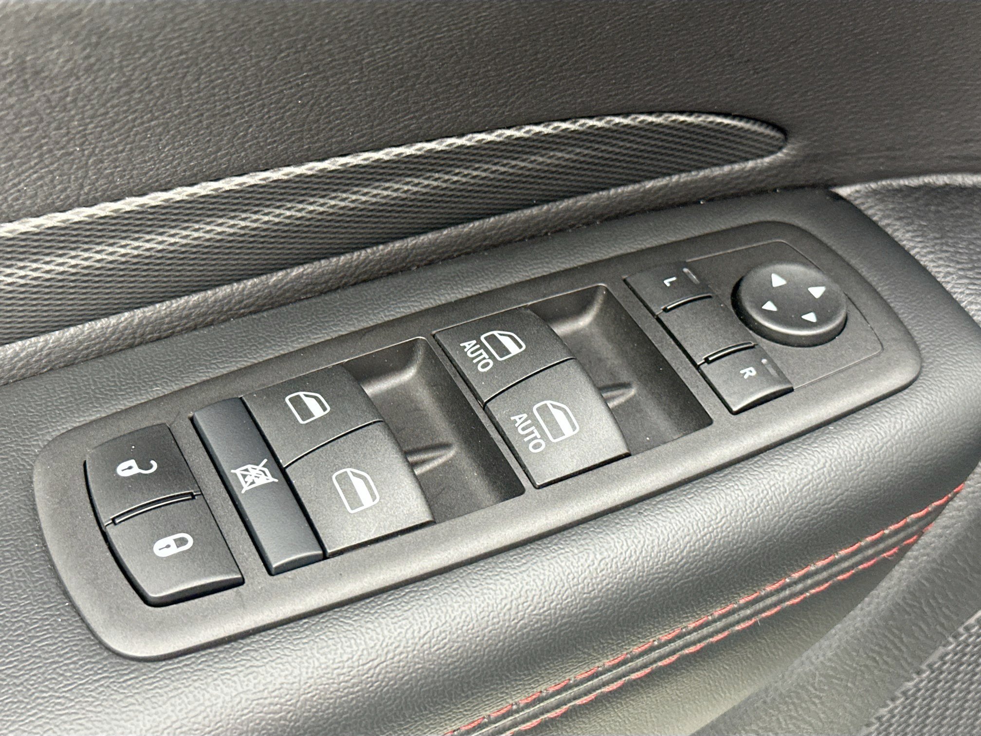 Used 2025 Dodge Durango R/T w/ Blacktop Package AWD/4WD image 18