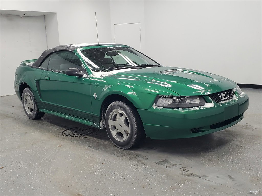 Used 2000 Ford Mustang Convertible image 2