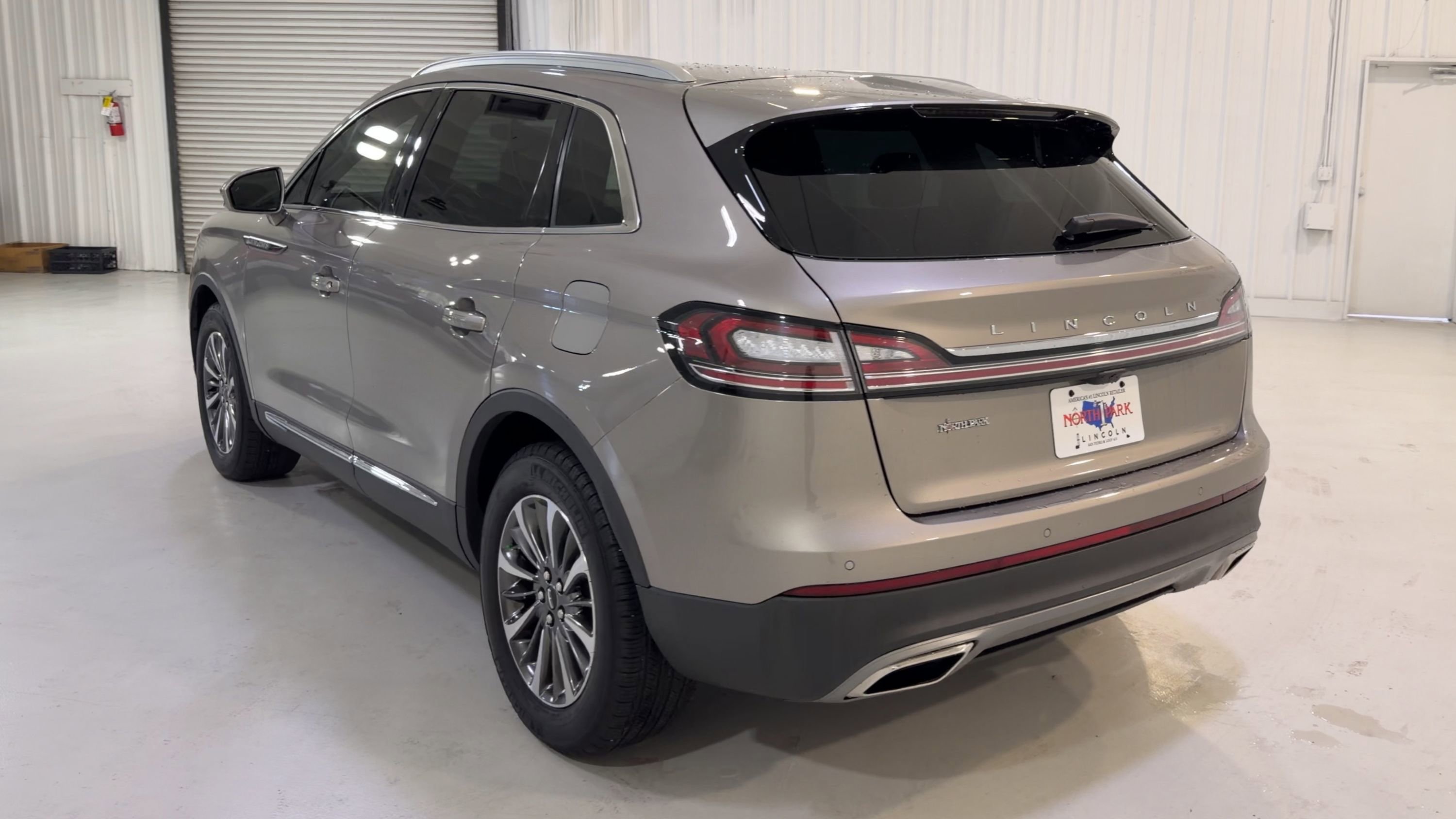 Used 2023 Lincoln Nautilus FWD w/ Premium Package image 8