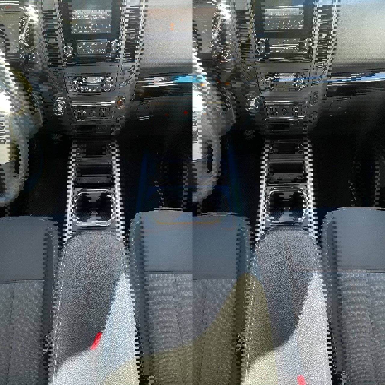 Used 2024 Nissan Titan SV w/ SV Convenience Package image 19