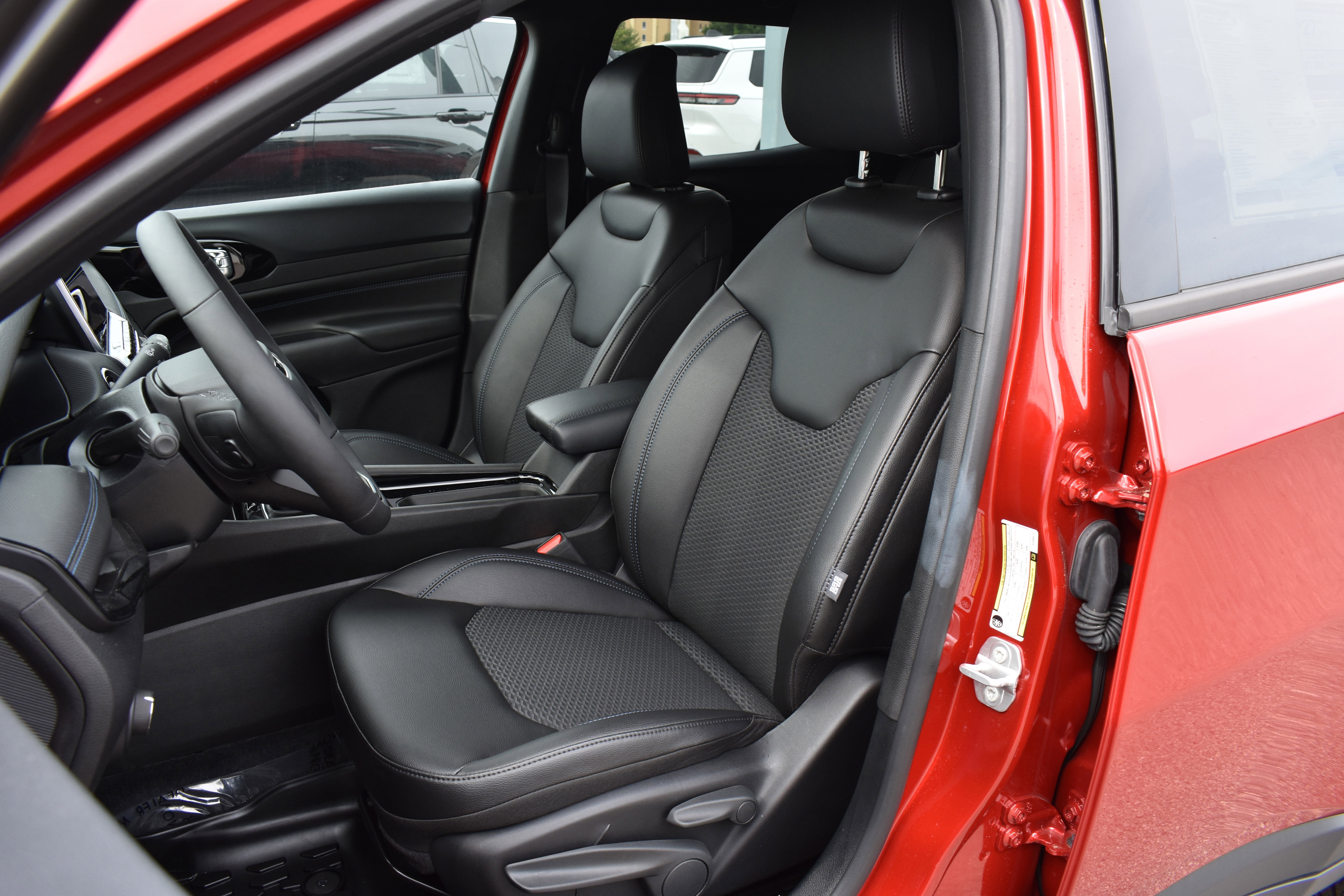 New 2025 Jeep Compass Latitude w/ Altitude Special Edition image 29