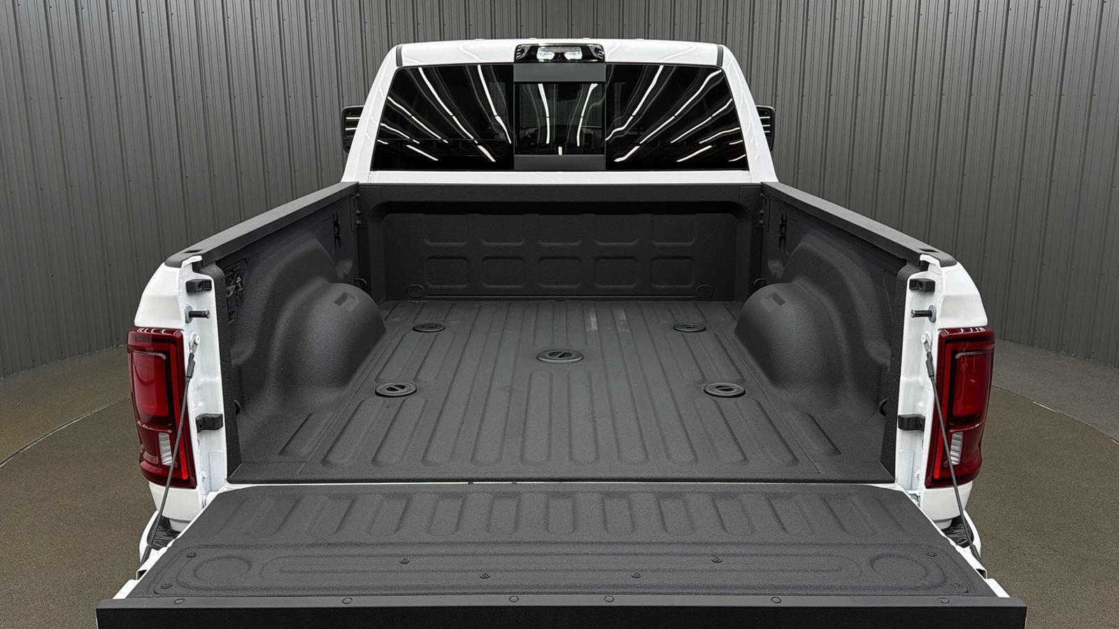 Used 2025 RAM 2500 Limited AWD/4WD image 17