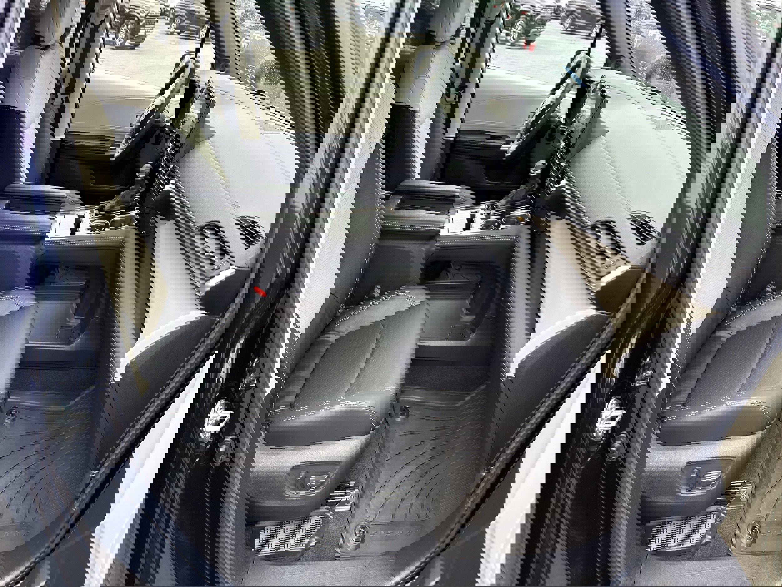 Used 2025 Toyota Sienna Platinum image 26