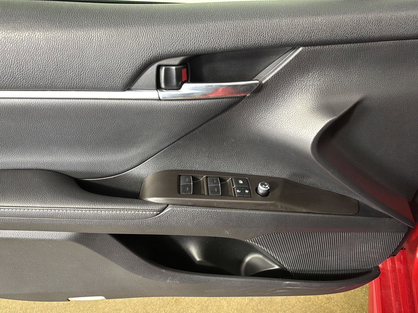 Used 2022 Toyota Camry XSE FWD image 28