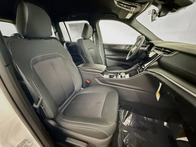 New 2027 Jeep Grand Cherokee Laredo AWD/4WD image 26