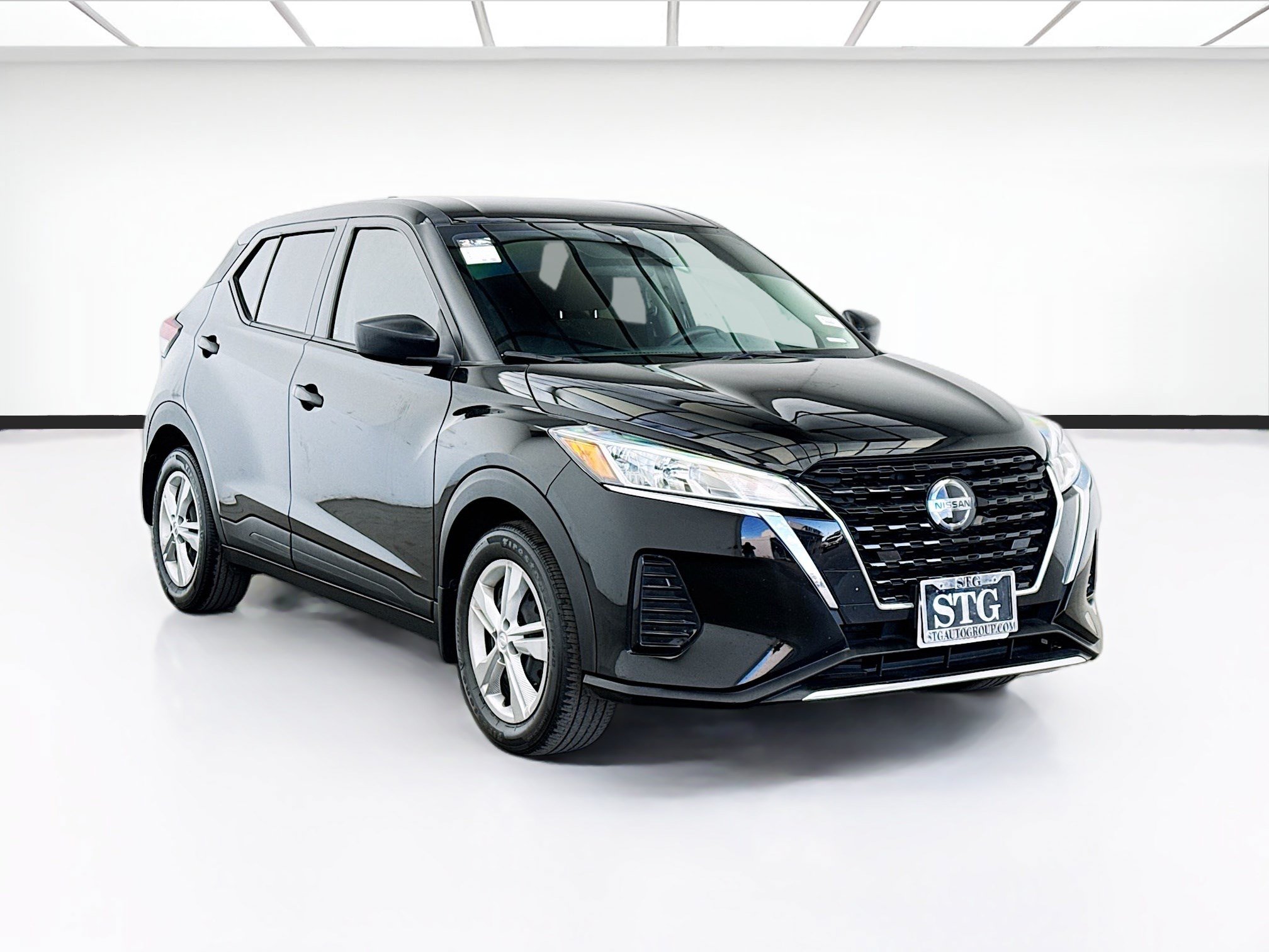 Used 2021 Nissan Kicks S FWD image 3