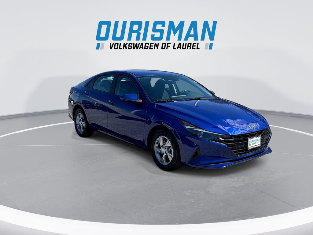 Used 2023 Hyundai Elantra SE w/ Cargo Package FWD image 2