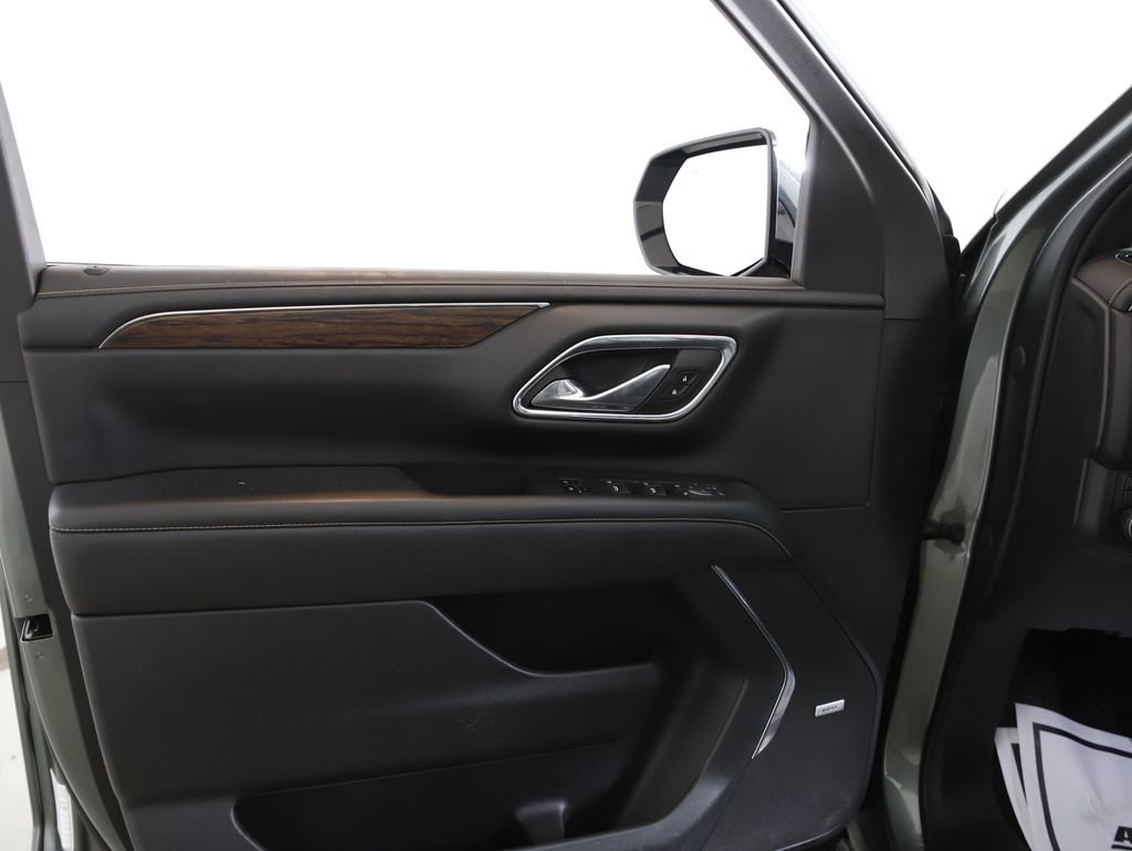 Used 2023 Chevrolet Suburban Premier image 14