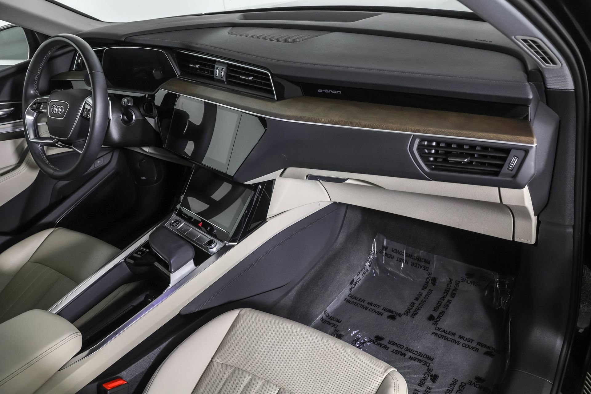 Used 2024 Audi Q8 e-tron Premium Plus w/ Premium Plus Package image 47