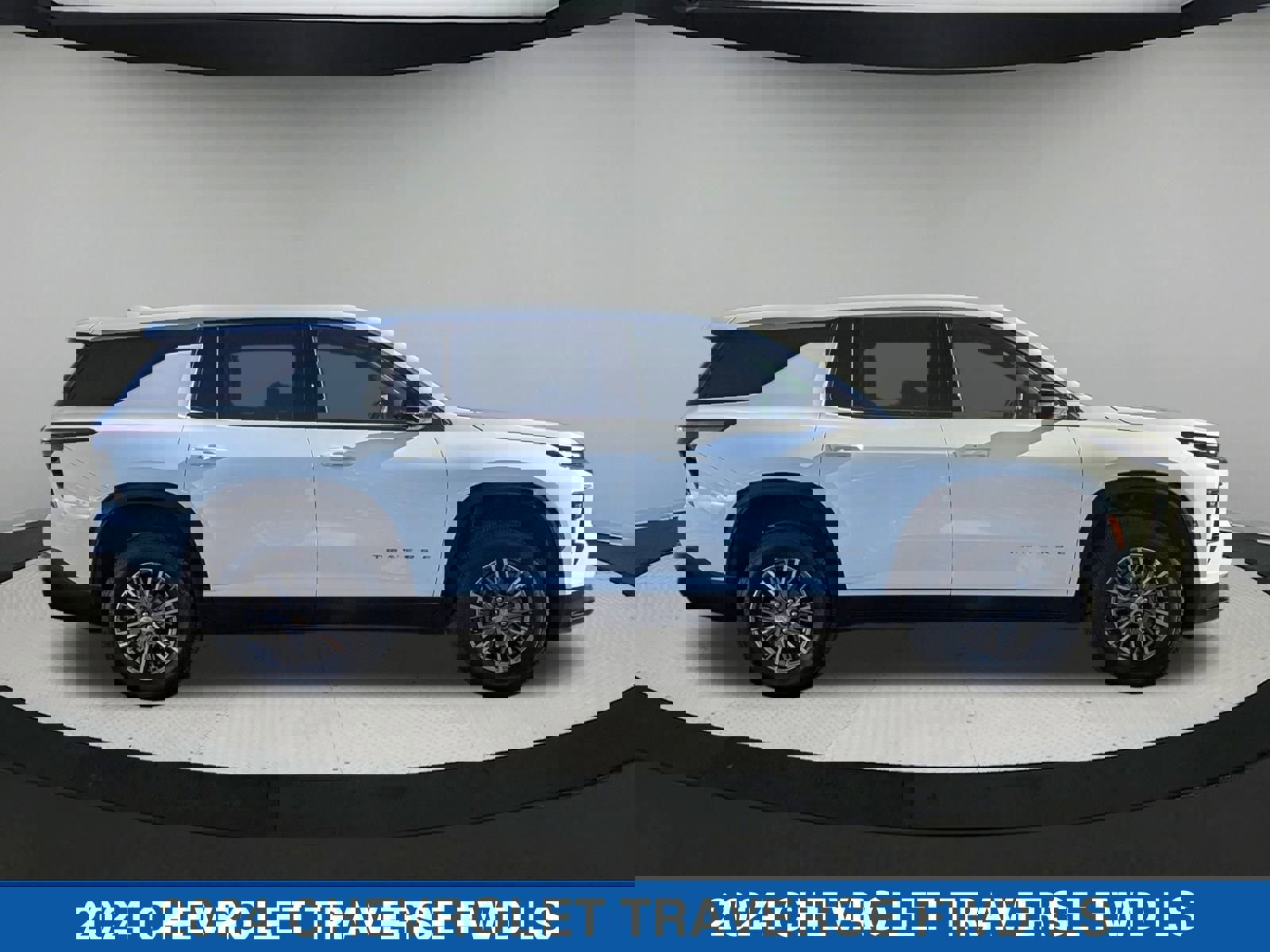 Used 2024 Chevrolet Traverse LS image 2