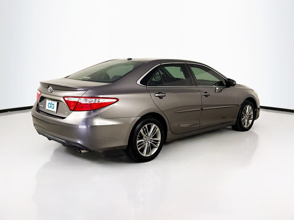 Used 2017 Toyota Camry SE w/ Moonroof Package FWD image 8