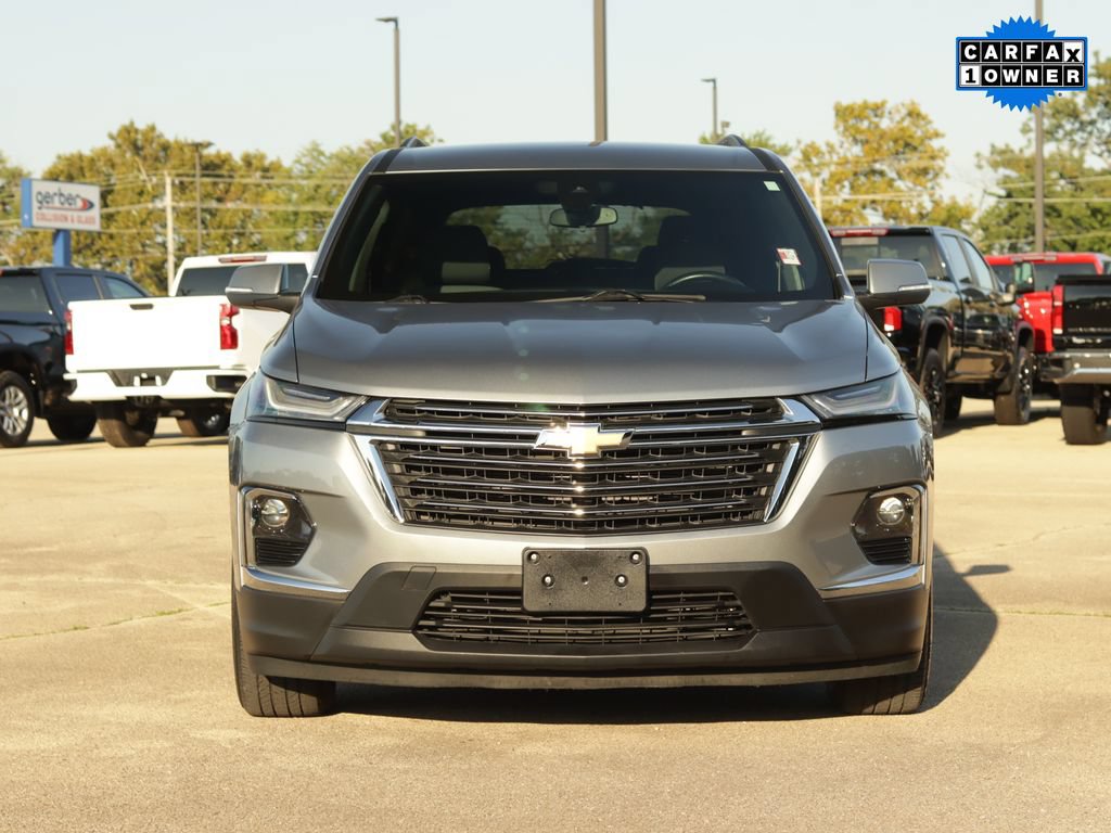 Used 2023 Chevrolet Traverse LT FWD image 2