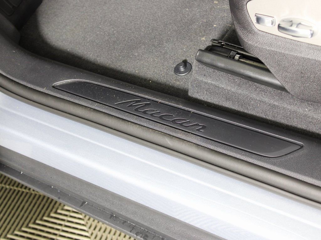 Certified 2026 Porsche Macan AWD/4WD image 17