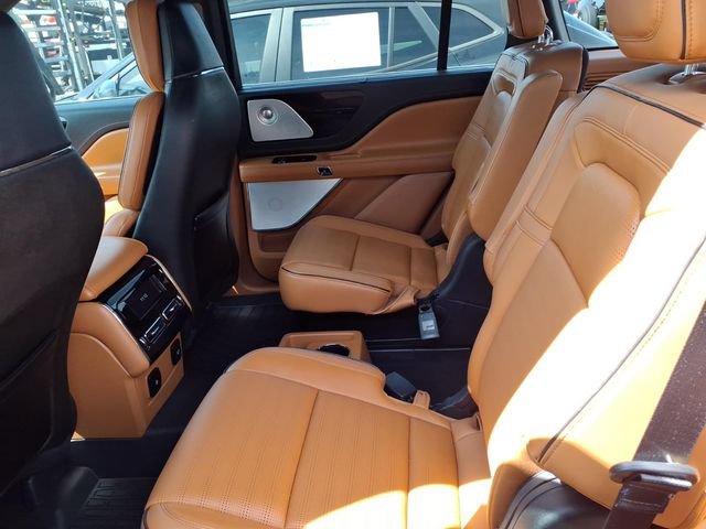 Used 2025 Lincoln Aviator Black Label AWD/4WD image 16