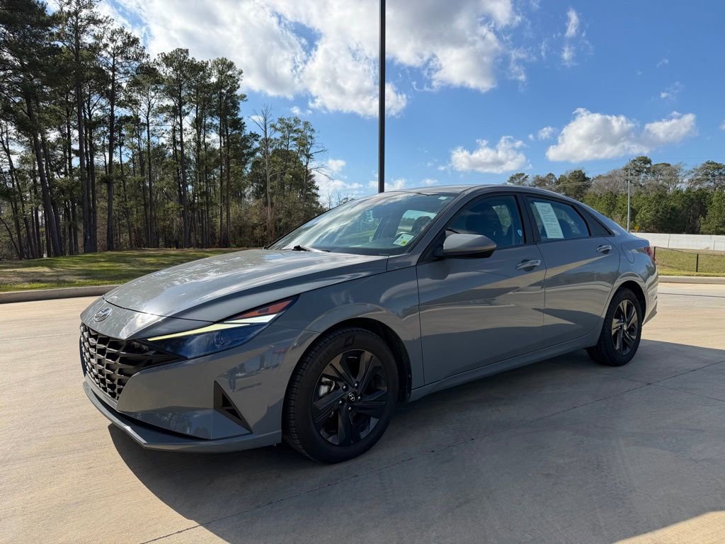 Used 2022 Hyundai Elantra SEL w/ Preferred Accessory Package image 1