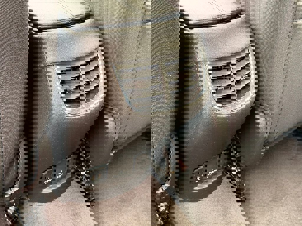 Used 2018 Chevrolet Malibu LT image 16