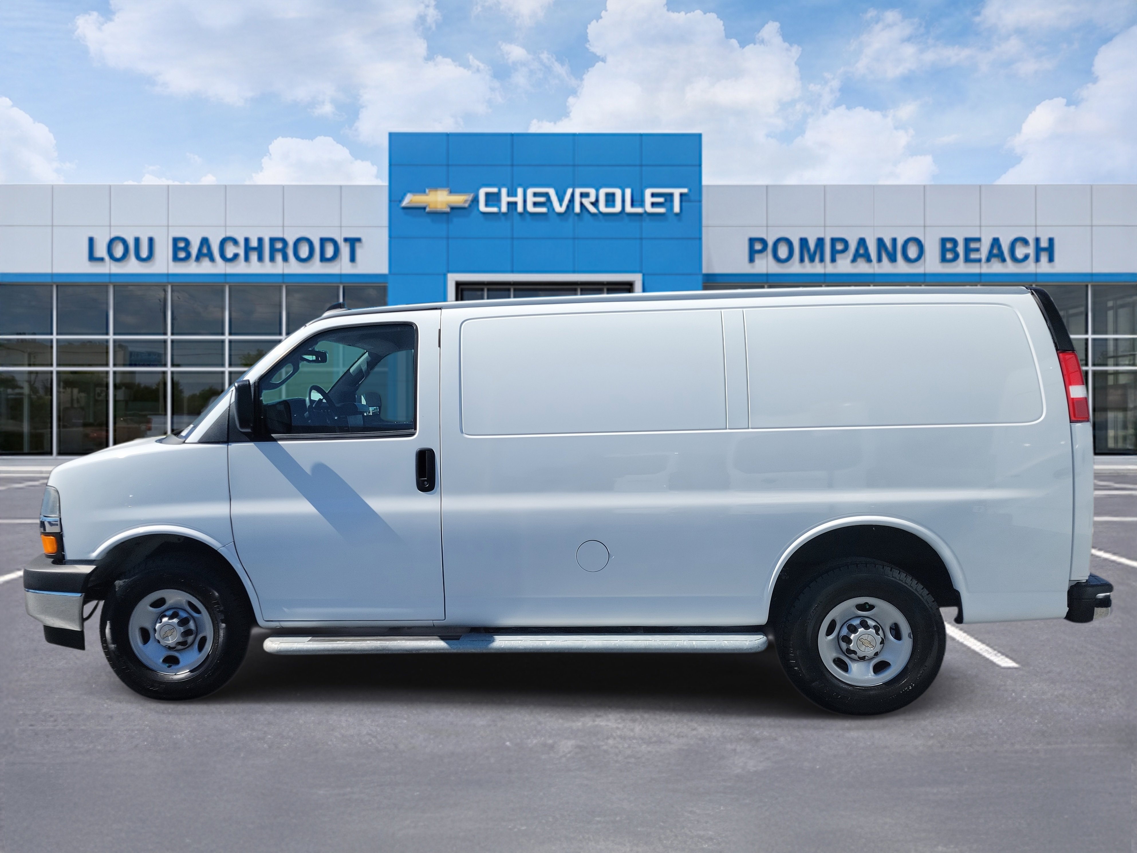 Used 2024 Chevrolet Express 2500 w/ Driver Convenience Package image 4