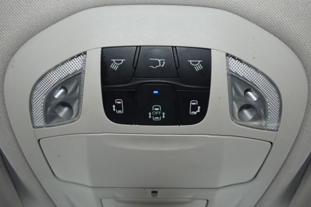 Used 2017 Chrysler Pacifica Touring-L w/ Tire & Wheel Group FWD image 33