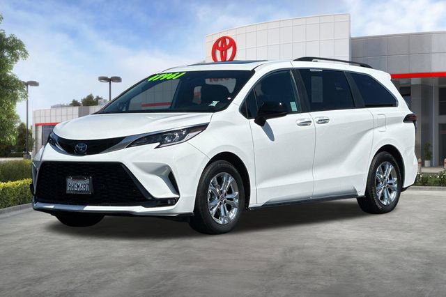 Used 2023 Toyota Sienna XSE w/ XSE Plus Package AWD/4WD image 9