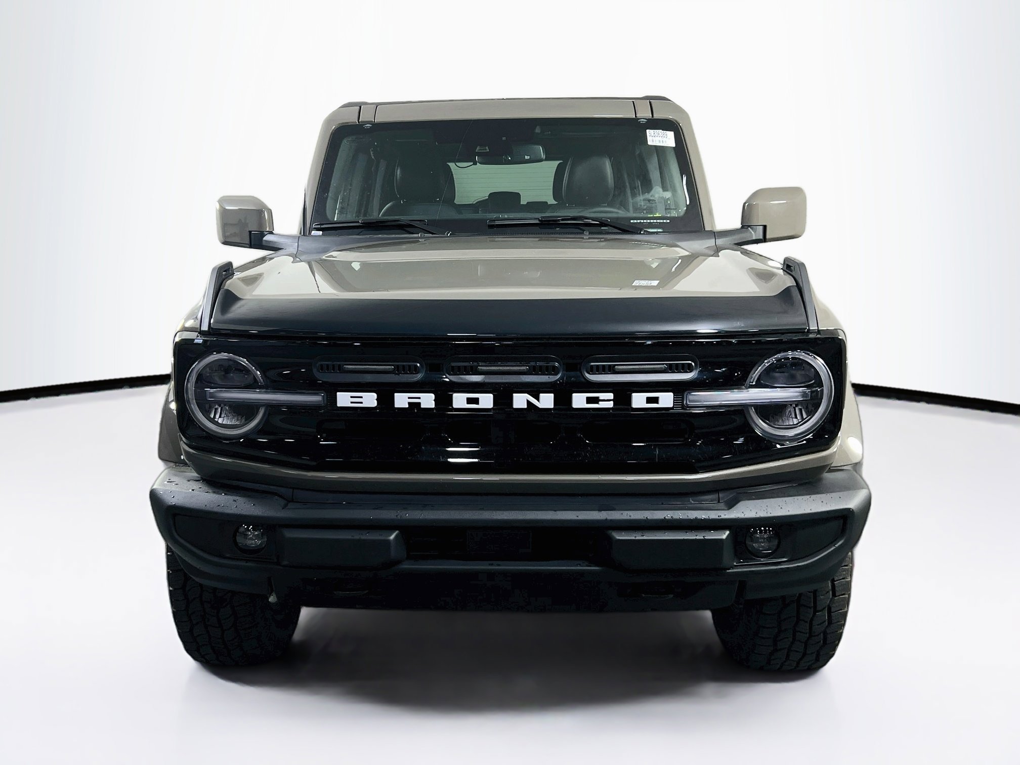Used 2025 Ford Bronco Outer Banks AWD/4WD image 2