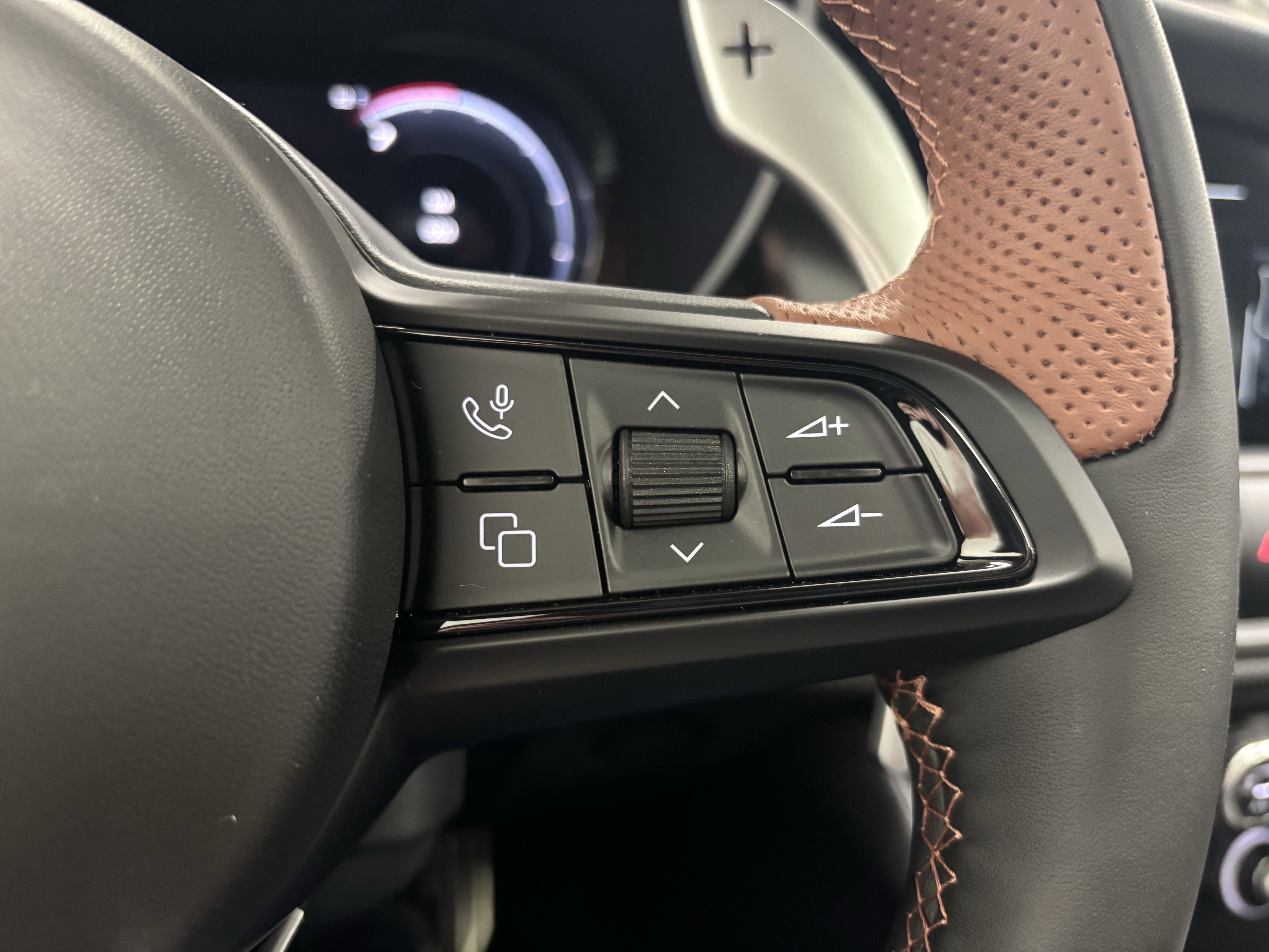 New 2025 Alfa Romeo Giulia AWD w/ Driving Assist Package image 23