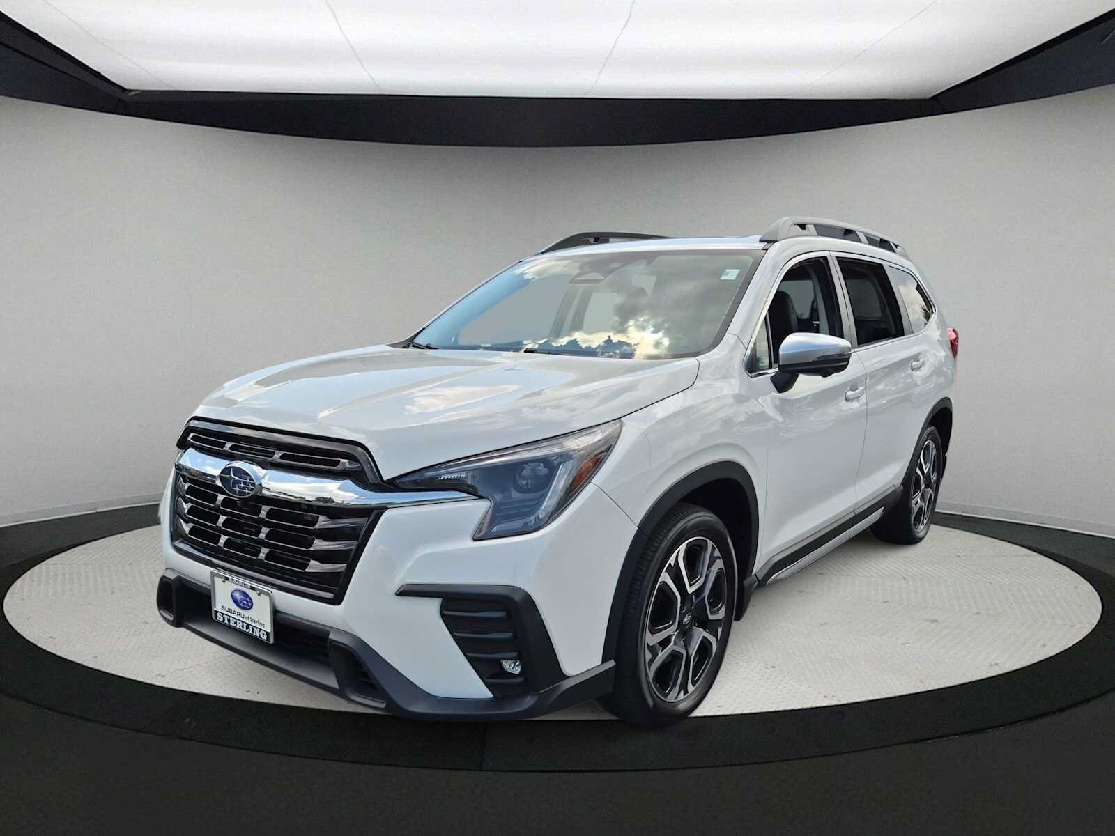 Used 2023 Subaru Ascent Limited w/ Technology Package AWD/4WD image 4