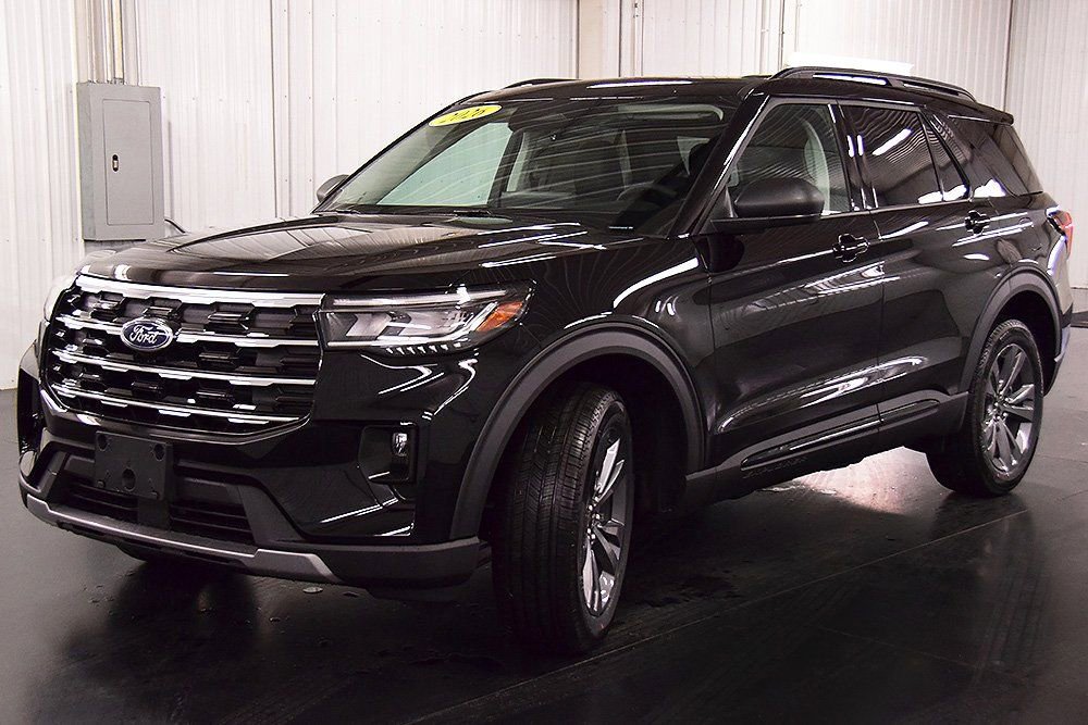 New 2026 Ford Explorer Active w/ Active Comfort Package image 3
