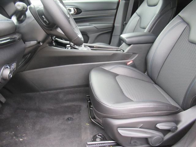 New 2026 Jeep Compass Latitude w/ Mopar Graphics Package image 15