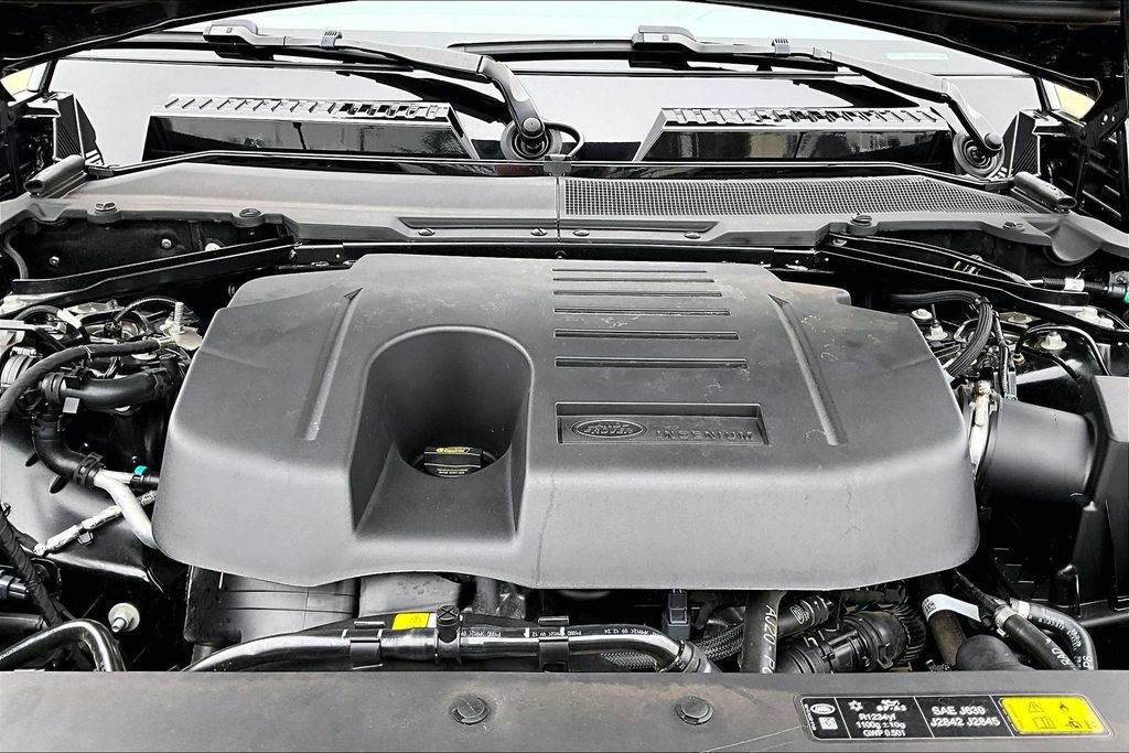Used 2025 Land Rover Defender 130 X-Dynamic SE AWD/4WD image 9