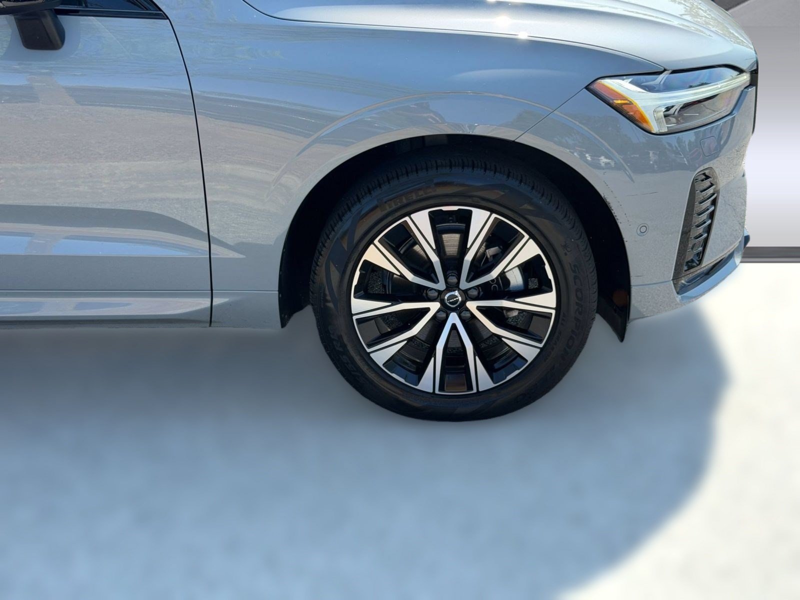 Certified 2024 Volvo XC60 B5 Plus w/ Climate Package AWD/4WD image 12